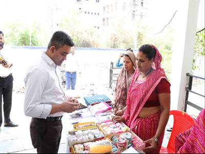 Collector Praises Self-Sufficiency Mission for Empowering Women in Bhopal